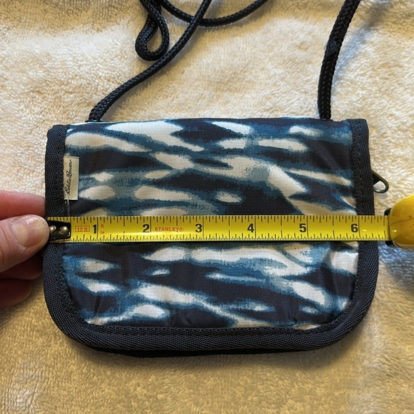 Eddie Bauer Travel Crossbody Wallet. - Picture 5 of 7